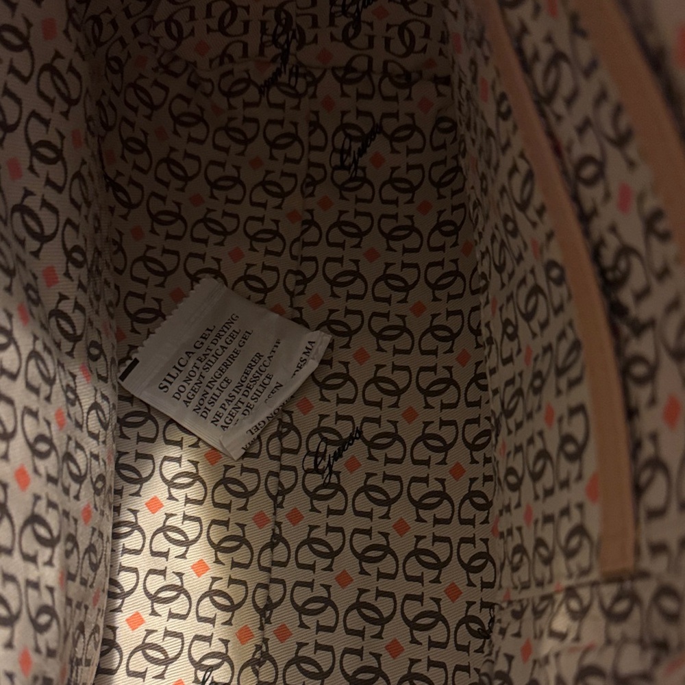 NWT GUESS White, Gray and Tan Tote Bag With Plastic Still On Hardware Plus Charm - Picture 9 of 14
